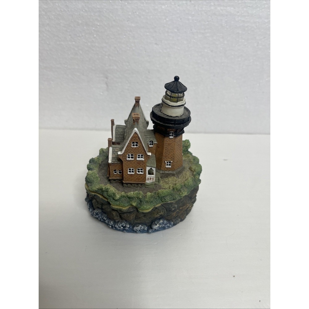 2003 Seaside Treasures Block Island Southeast Rhode Island Lighthouse Music Box